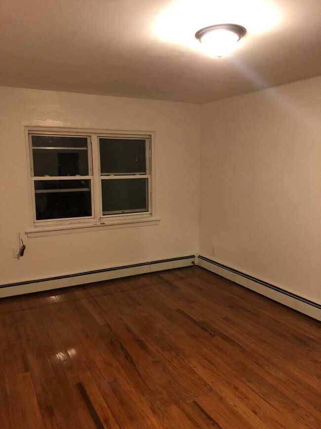 Foto del edificio - 3542 Olinville Ave