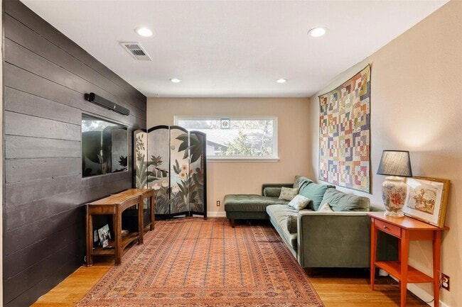 Building Photo - 9717 Hansford Dr