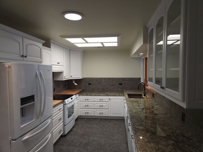 Building Photo - Spacious three bedroom home with solar