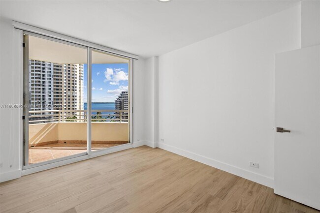 Building Photo - 888 Brickell Key Dr