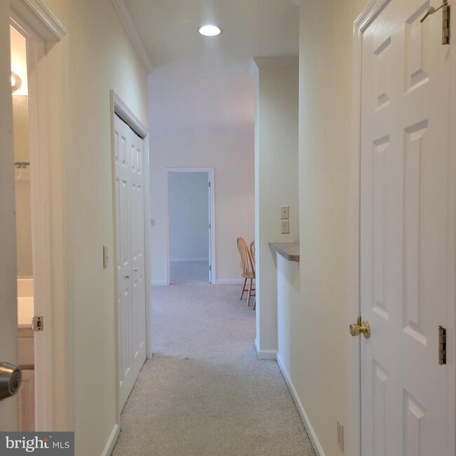 Building Photo - 400 Cascade Ln