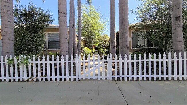 Building Photo - 2230 S Carmelina Ave