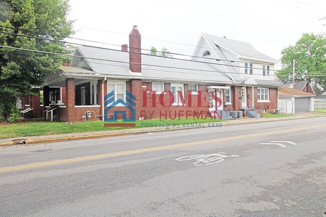 Building Photo - One Bedroom Apartment | Located by UE