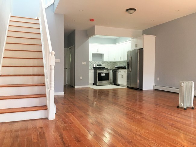 Foto del edificio - 251 Covert St.