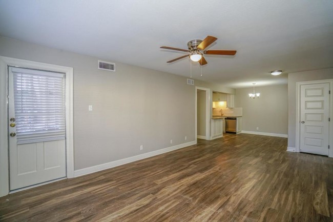 Foto del edificio - 315 Eden Dr. Apt. #43  Longview, Tx 75605