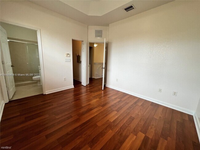 Building Photo - 3 br, 3 bath Townhome - 9249 SW 227th St