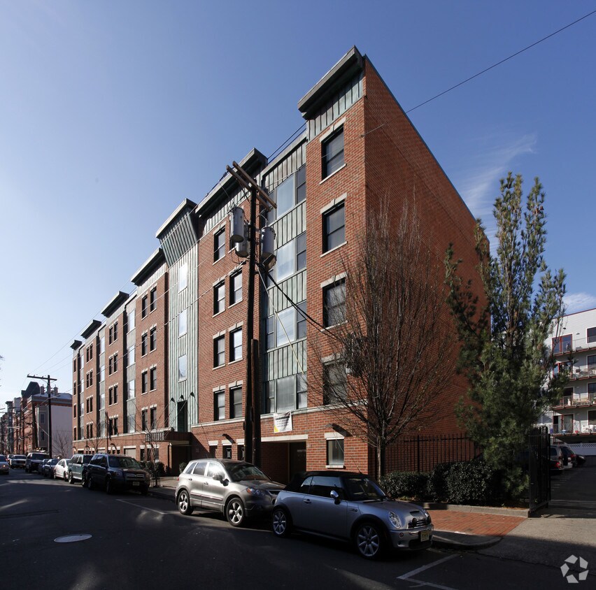 Foto del edificio - 208 Clinton St