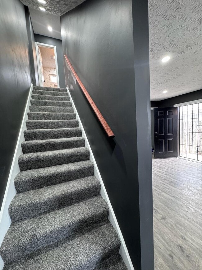 Building Photo - 2127 Winfield Ave