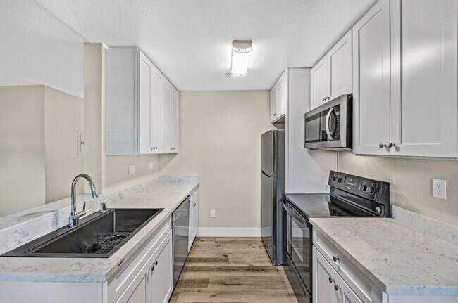 Building Photo - Downtown Livermore remodeled 2 bed 2 bath with washer and dryer