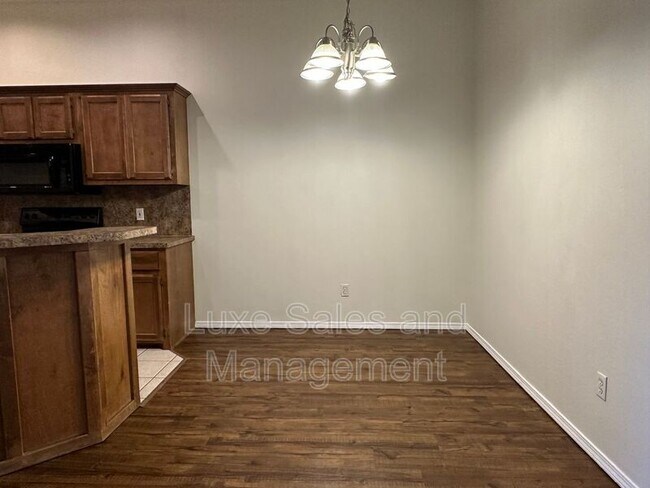 Foto del edificio - 712 Rockridge Cir