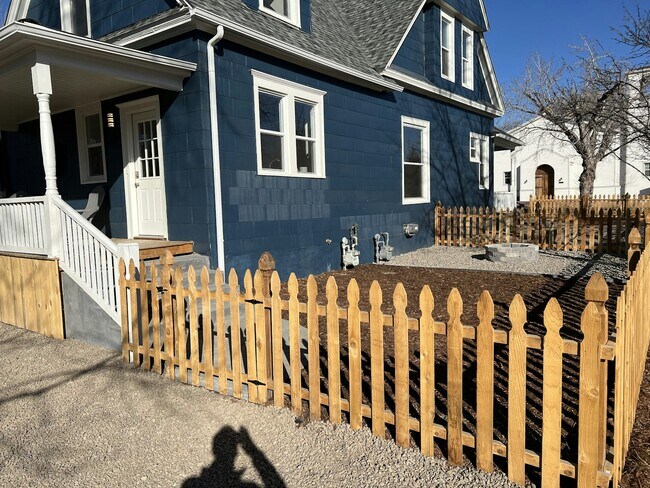 Building Photo - 501 W Bijou St
