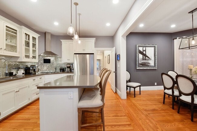 Building Photo - Castro: Fully Furnished Luxury Flat w/ Stu...