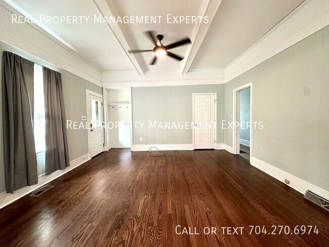Foto del edificio - 6540 Plyler Rd