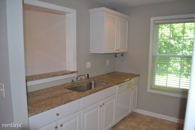 Building Photo - 2 br, 1 bath Condo - 793 Federal Rd 2 Unit 2