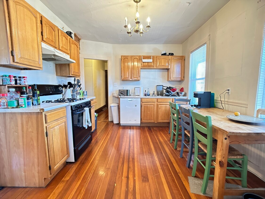 Primary Photo - 19 Turner St