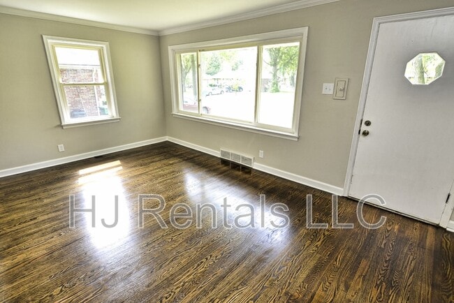 Building Photo - 9650 Cutler Dr