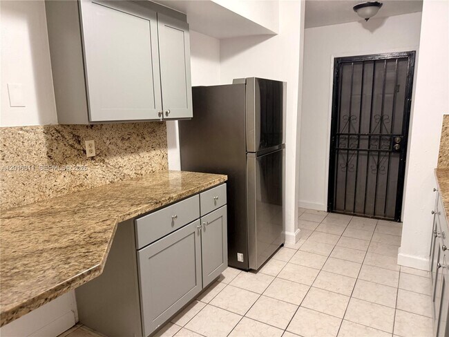 Foto del edificio - 311 NE 57th St