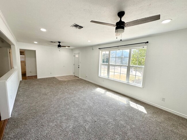 Building Photo - Valley Mills - Quiet Street 3/1 with detac...