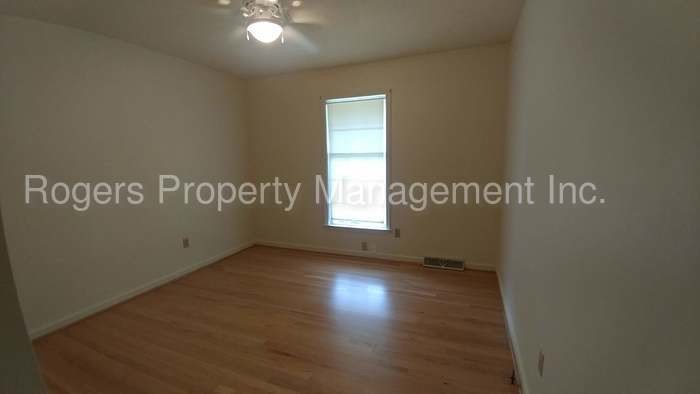 Foto principal - 659 Barr Rd