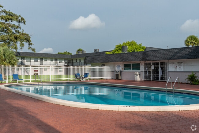 Apartamentos River Oaks - River Oaks Apartments