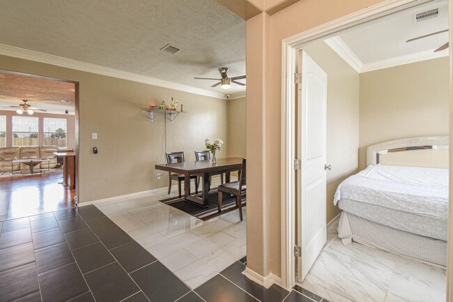 Building Photo - 21706 Owl Canyon Dr
