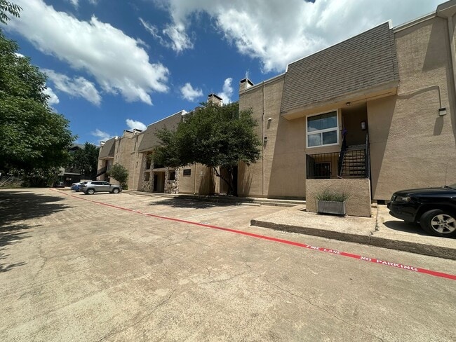 Foto del edificio - Charming 2-Bed Unit in Dallas! Community p...