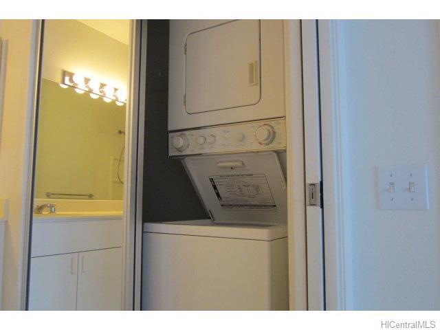 Washer and dryer in unit - 91 -214 Hanapouli Cir
