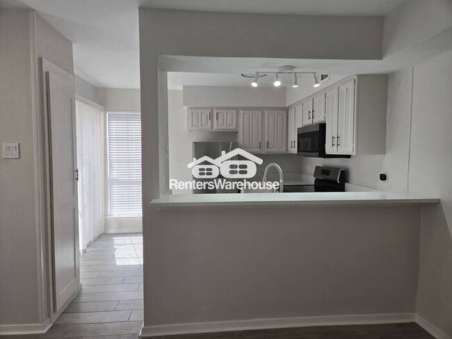 Building Photo - FOR RENT - MOVE IN READY - 2  BEDS 1.5 BAT...