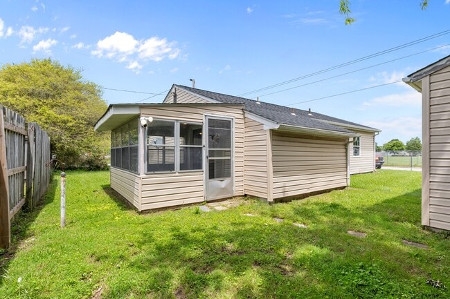 Building Photo - 2014 Somerville Dr