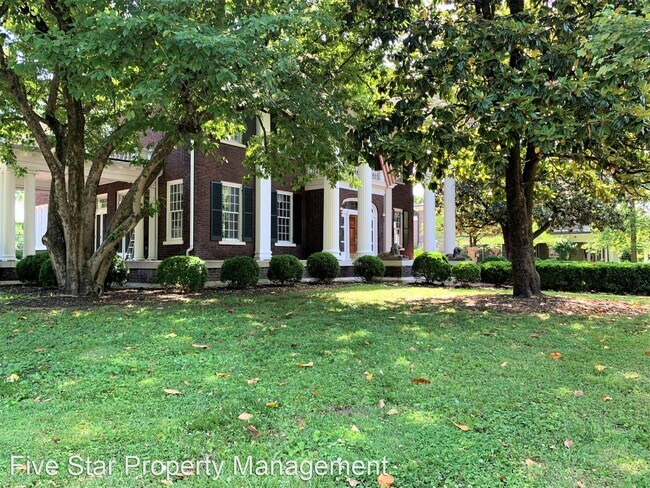 Building Photo - 4 br, 3.5 bath House - 450 E Main Street