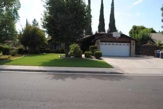 Building Photo - 2413 Sunrise Dr