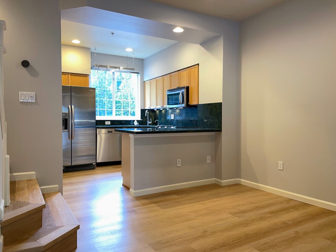 1900 132nd Ave SE, Bellevue, WA 98005 Townhome Rentals in Bellevue WA