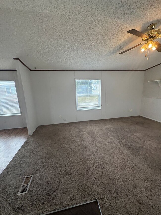 Foto del edificio - 3 br 2 bath manufactured centrally located