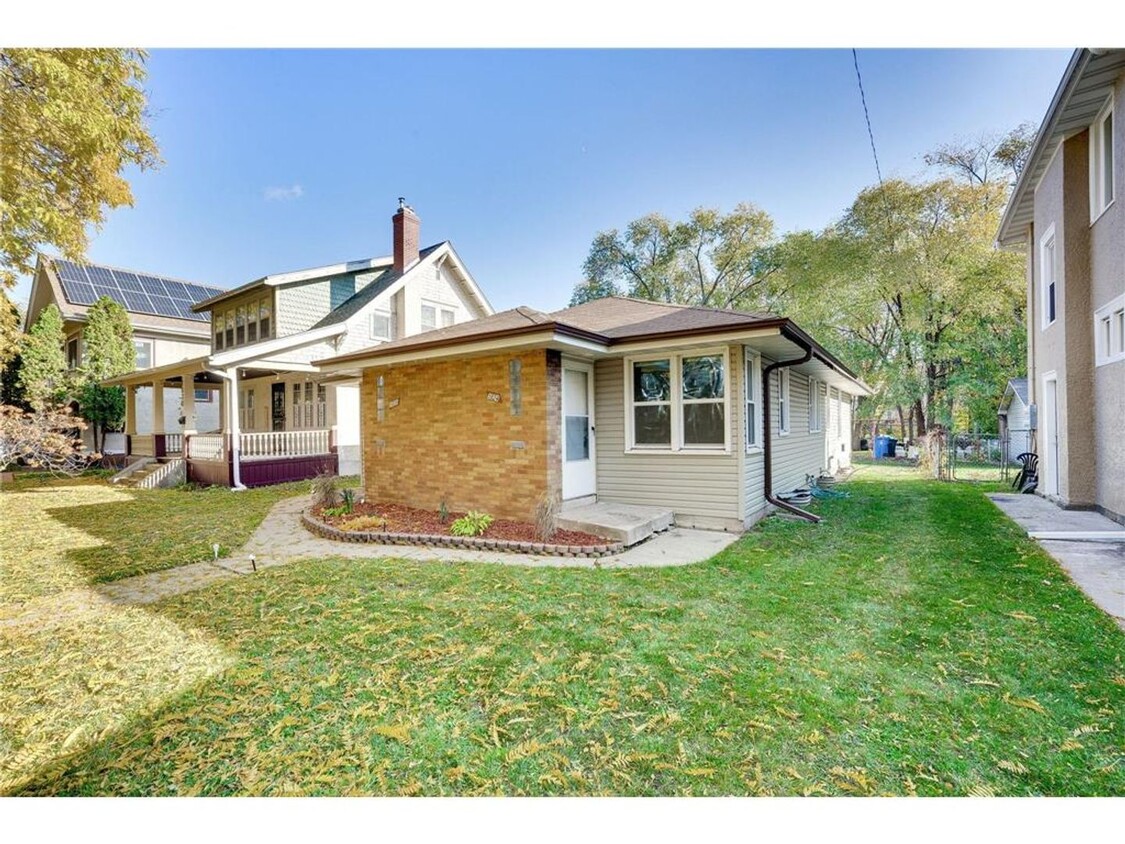 Primary Photo - Large 1 bedroom side by side - Section 8 a...