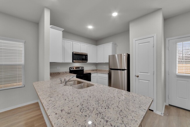Foto del edificio - 7356 Misty Ridge Dr