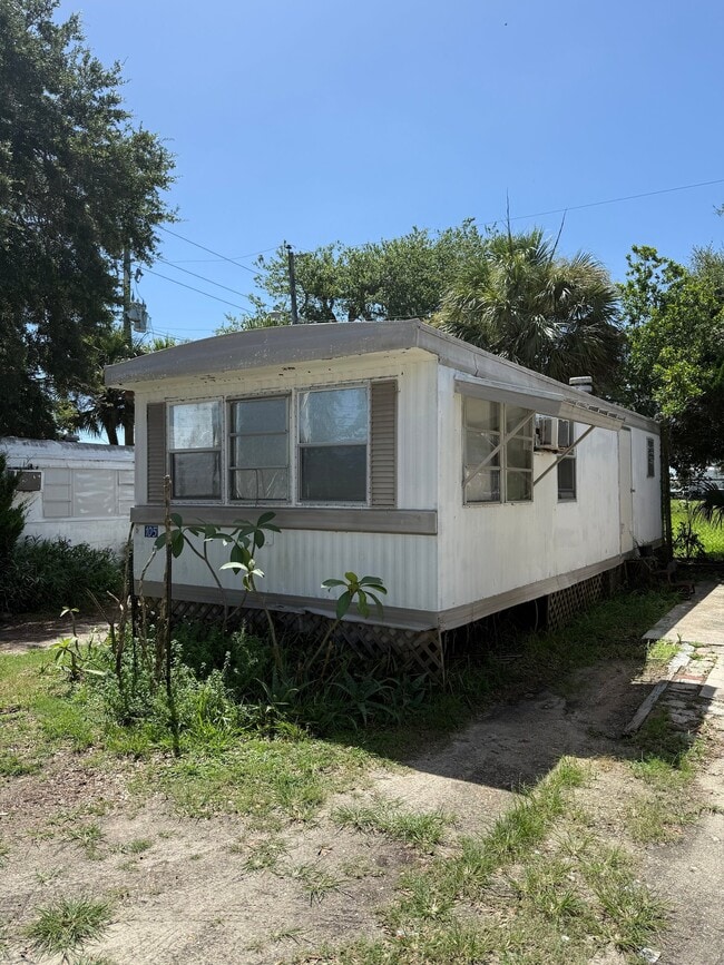 Photo - 622 N Beach St (Daytona Beach, FL) House