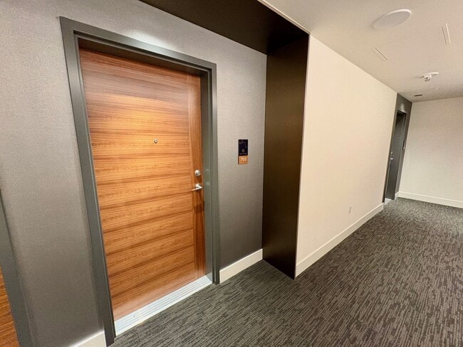 Building Photo - 800 Columbia St