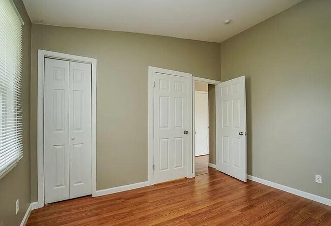 Building Photo - 4375 Ashgrove Dr