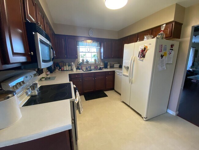 Foto del edificio - 206 N Bickett Rd