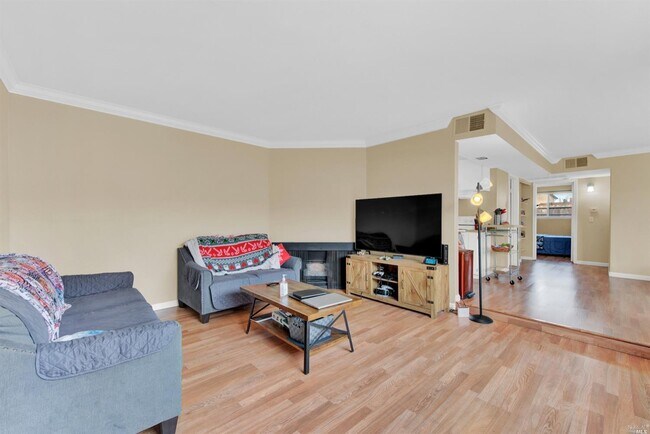 Building Photo - 183 Woodbury Cir