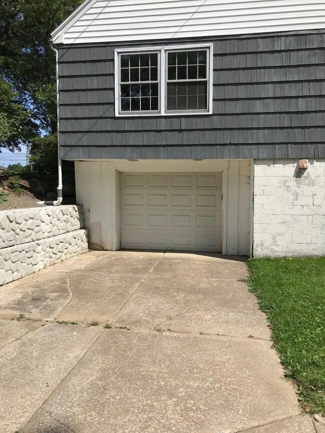 Building Photo - 2515 Zimmerly Rd