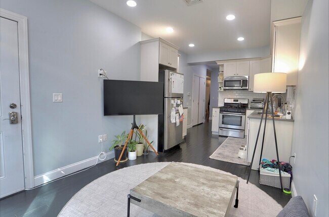 Building Photo - 108 43rd St