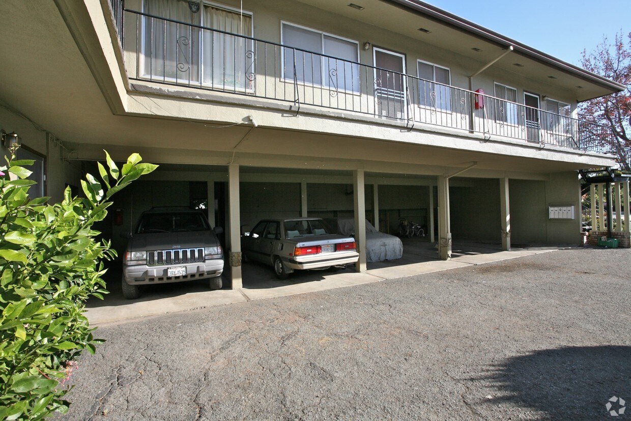 Foto del edificio - 690 Whipple Ave