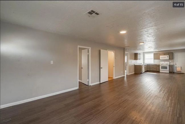 Building Photo - 820 SW 31st St