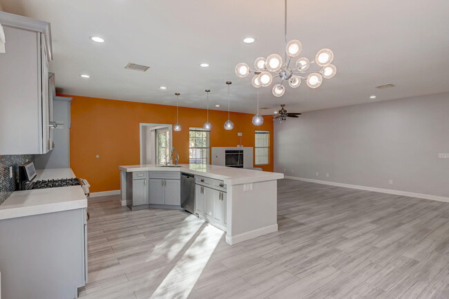 Building Photo - 32855 Canyon Vista Rd
