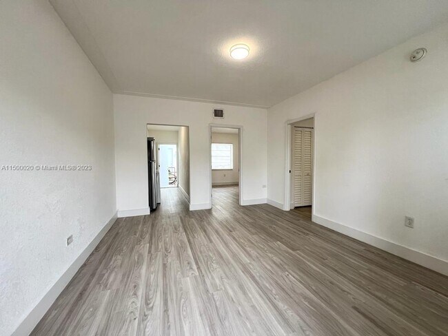 Building Photo - 1900 Calais Dr