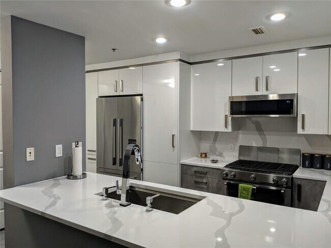 Foto del edificio - 3338 Peachtree Rd NE