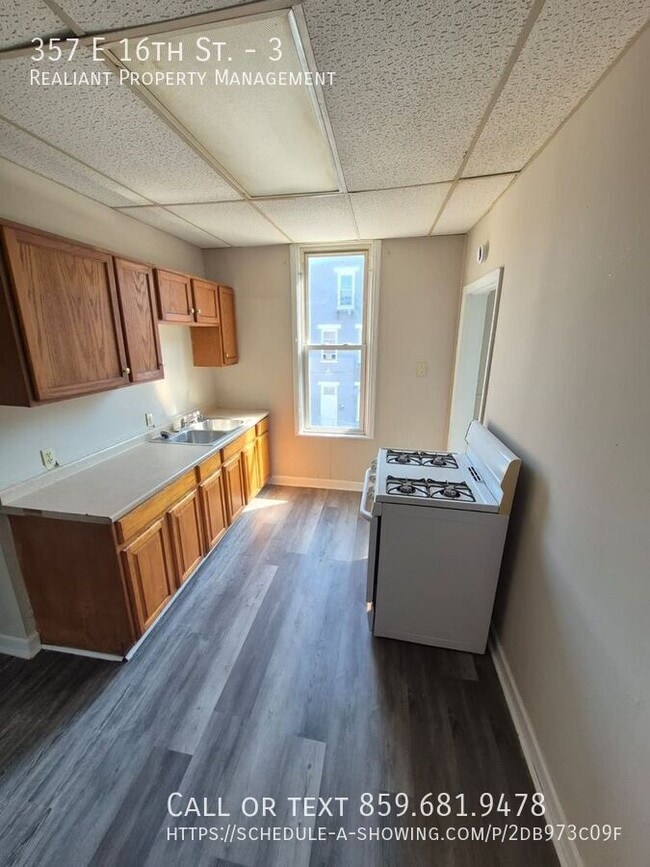 Foto del edificio - 357 E 16th St
