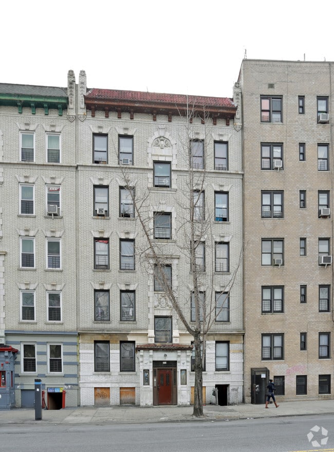 Building Photo - 255 E Kingsbridge