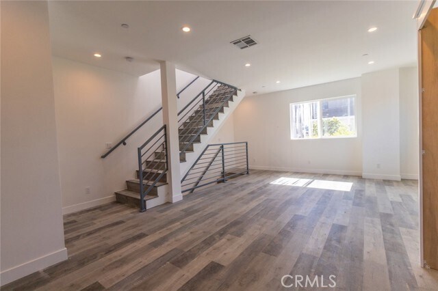 Building Photo - 5142 Riverton Ave